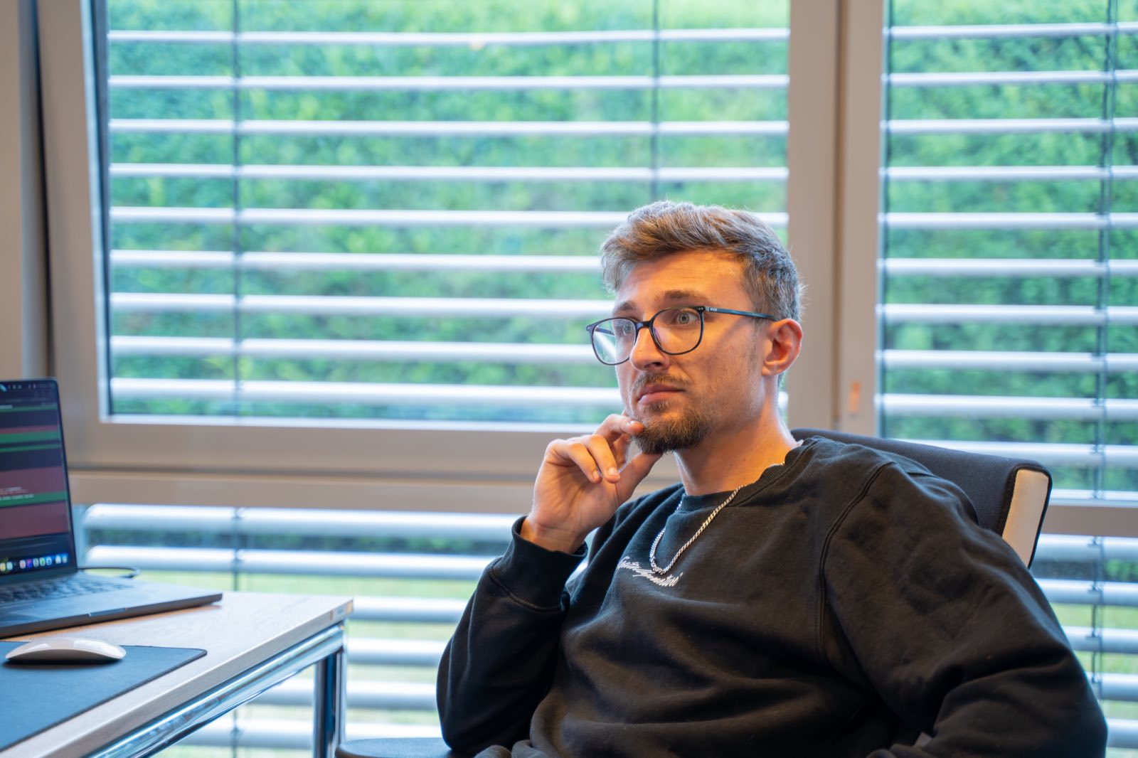 Interaktives Webprojekt am Bildschirm bei digitalbynature