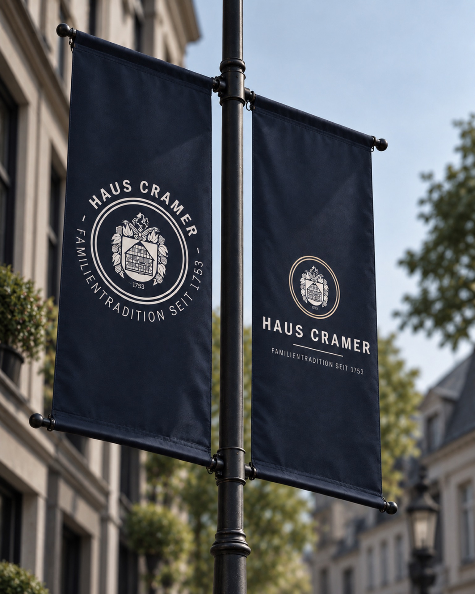 Haus Cramer — Fahnen im öffentlichen Raum