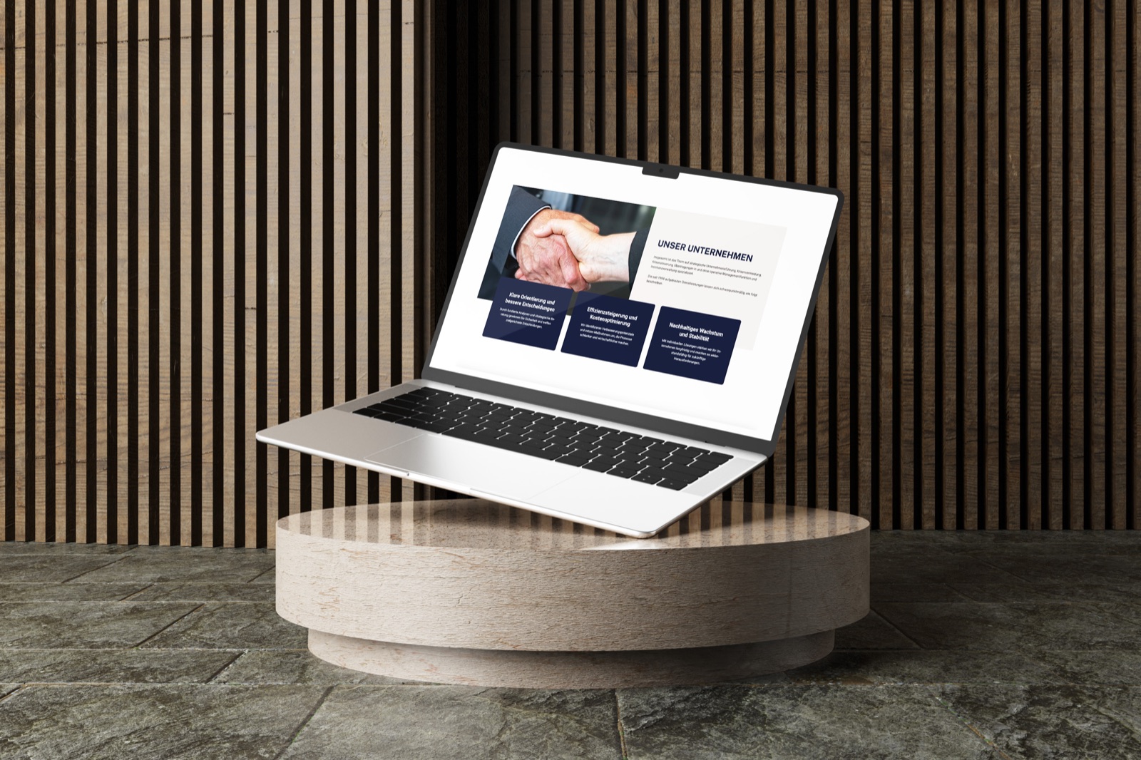 Krämer & Wedekind — die neue Website „Strategie, die Ergebnisse liefert“ auf dem Laptop, Case-Study von digitalbynature
