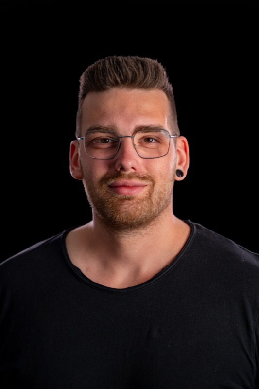 Lars — Social Media Manager · Content Creator
